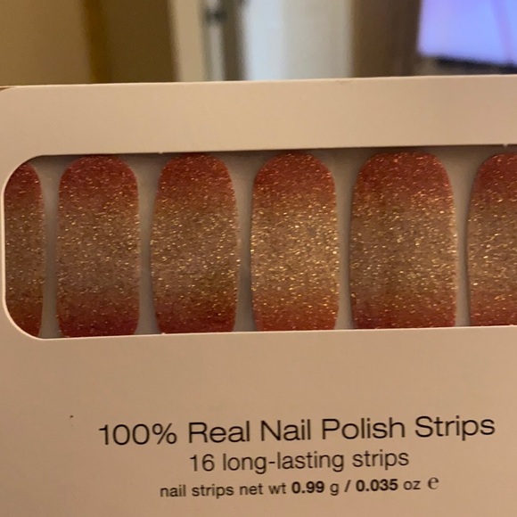 Color street - Picture 1 of 1